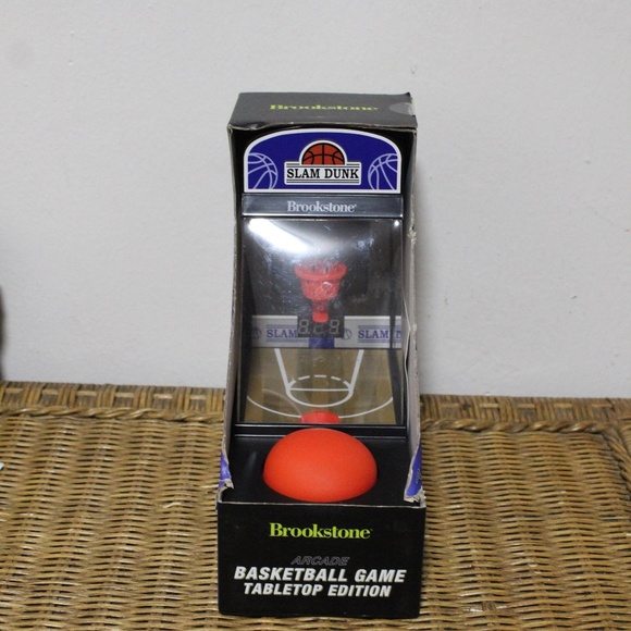 Brookstone. Slam Dunk Basketball Game Tabletop Edition. - Picture 2 of 9